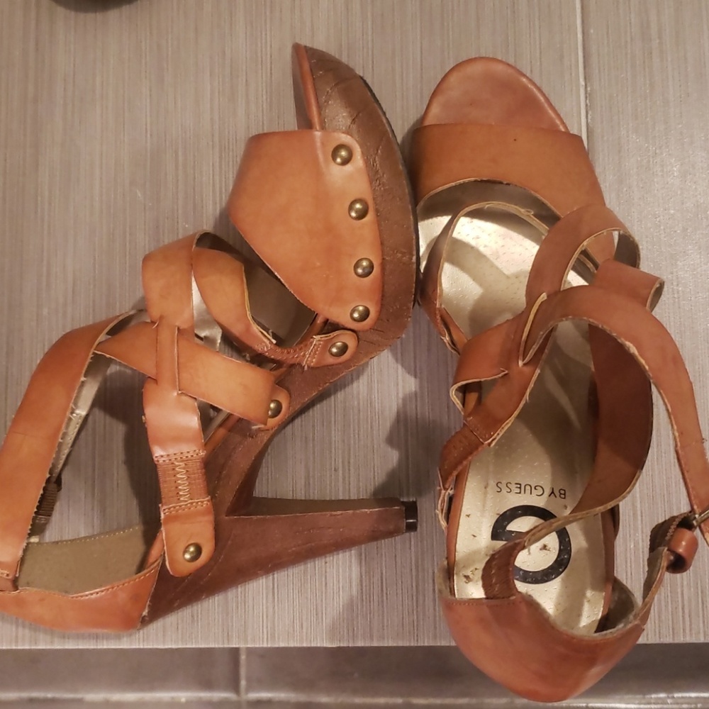 Guess - Picture 2 of 4